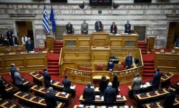 Βουλή: Ενός λεπτού σιγή για τα θύματα του δυστυχήματος στα Τέμπη