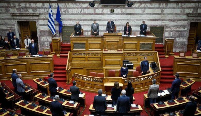 Βουλή: Ενός λεπτού σιγή για τα θύματα του δυστυχήματος στα Τέμπη