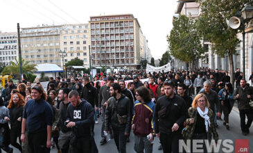 Μαζικές συγκεντρώσεις στο κέντρο της Αθήνας – Πλήθος κόσμου διαδηλώνει για τα Τέμπη και την ημέρα της Γυναίκας