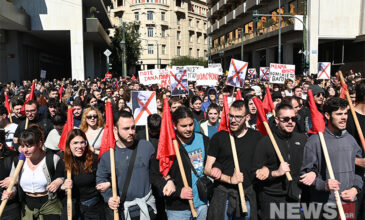 Συλλαλητήριο για τα Τέμπη: 15 οι προσαγωγές της αστυνομίας στο κέντρο της Αθήνας