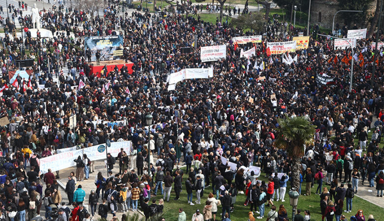 Θεσσαλονίκη: Μεγάλη συγκέντρωση για την τραγωδία των Τεμπών – Δείτε εικόνες
