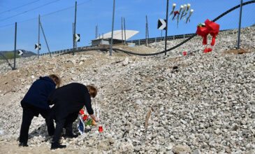 Τέμπη: Τρισάγιο στη μνήμη των νεκρών της σιδηροδρομικής τραγωδίας – «Δεν μπορούμε να το χωνέψουμε…»