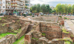 Θεσσαλονίκη: Απορρίφθηκε από το Πρωτοδικείο το «πάγωμα» για κοπή 41 δέντρων στην πλατεία Ρωμαϊκής Αγοράς
