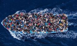 Ιταλία: Πάνω από 1.000 μετανάστες και πρόσφυγες σε πλεούμενα που κινδυνεύουν να βυθιστούν νότια της Καλαβρίας