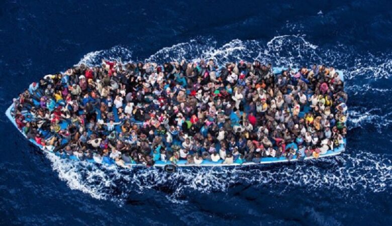 Ιταλία: Πάνω από 1.000 μετανάστες και πρόσφυγες σε πλεούμενα που κινδυνεύουν να βυθιστούν νότια της Καλαβρίας