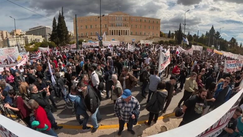 Αθήνα: 12.000 άτομα στο συλλαλητήριο για την τραγωδία στα Τέμπη, σύμφωνα με την ΕΛ.ΑΣ