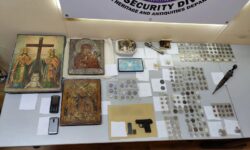 Συνελήφθησαν επ’ αυτοφώρω να πουλάνε αρχαία και χριστιανικές εικόνες προς 50.000 ευρώ