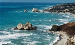 Κύπρος: Βίασε, στραγγάλισε και πέταξε στο γκρεμό 28χρονη Ουκρανή