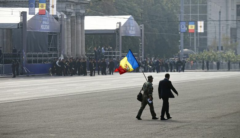 Μολδαβία: «Η χώρα αντιμετωπίζει “έναν υβριδικό πόλεμο” που διεξάγει η Μόσχα για να ανατρέψει την φιλοευρωπαϊκή ηγεσία»