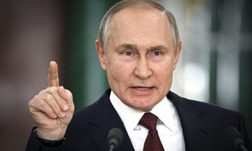 Ρωσία: Πρόστιμο σε 21χρονη για τη φράση «το σεξ είναι ωραίο, αλλά ο θάνατος του Πούτιν είναι καλύτερος» στην τσάντα της