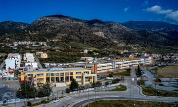 Πανεπιστήμιο Θεσσαλίας: Φοιτήτρια καταγγέλει ότι δεν της δίνουν πτυχίο επειδή έχει χρέος για την εστία – Δωμάτια με μούχλα και υγρασία