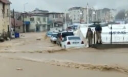 Τουρκία: Μετά τους σεισμούς, οι πλημμύρες – Εννέα άνθρωποι έχασαν τη ζωή τους – Συγκλονιστικά βίντεο