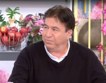 Θάνος Αλεξανδρής: «Από το να βλέπουμε τους πολιτικούς, καλύτερα να βλέπω τον Μπισμπίκη να φιλά την Βανδή»