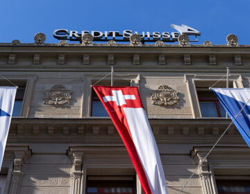 Credit Suisse: Τελευταία ευκαιρία στην UBS να εξαγοράσει την ελβετική τράπεζα και να τη σώσει από την κατάρρευση