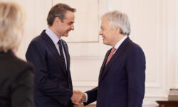 Συνάντηση του πρωθυπουργού με τον ευρωπαίο επίτροπο για θέματα Δικαιοσύνης Ντιντιέ Ρέιντερς