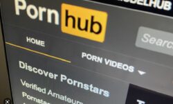 ΕΕ: Τρεις μεγάλοι πορνογραφικοί ιστότοποι στη λίστα των πλατφορμών που υπόκεινται σε αυξημένους ελέγχους