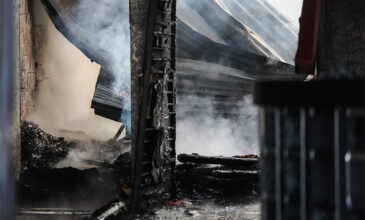 Υπό έλεγχο η φωτιά σε κέντρο διασκέδασης στο Γκάζι – Δείτε φωτογραφίες
