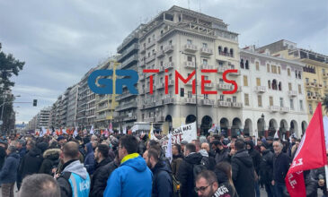 Θεσσαλονίκη: Πορεία για την σιδηροδρομική τραγωδία στα Τέμπη – Δείτε βίντεο και φωτογραφίες
