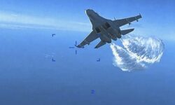 Ρωσία: Το υπουργείο Άμυνας παρασημοφόρησε τους πιλότους που κατέρριψαν το αμερικανικό drone στη Μαύρη Θάλασσα