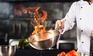 Βραβευμένος σεφ απολύθηκε στη Γαλλία για καψόνι σε νεαρό υπάλληλο στην κουζίνα πεντάστερου ξενοδοχείου