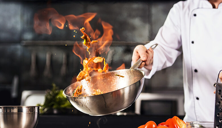 Βραβευμένος σεφ απολύθηκε στη Γαλλία για καψόνι σε νεαρό υπάλληλο στην κουζίνα πεντάστερου ξενοδοχείου