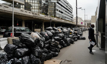 Γαλλία: 10.000 τόνοι σκουπίδια παραμένουν στους δρόμους του Παρισιού