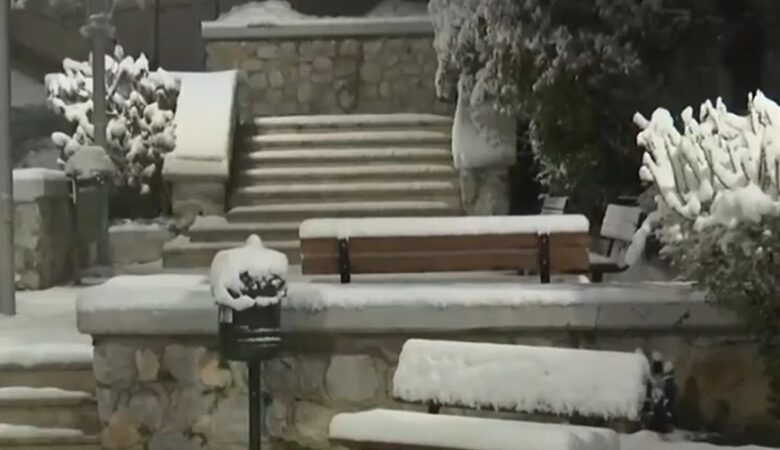 Θεσσαλονίκη: Στα λευκά «ντύθηκε» ο Χορτιάτης – Δείτε βίντεο και εικόνες