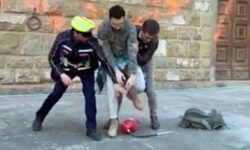 Ιταλία: Γιατί ο δήμαρχος Φλωρεντίας όρμηξε σε ακτιβιστή