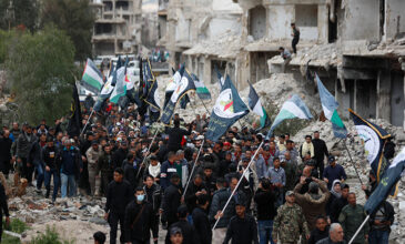 Συρία: Χιλιάδες Κούρδοι πήγαν στις κηδείες των θυμάτων επίθεσης μαχητών προσκείμενων στην Τουρκία