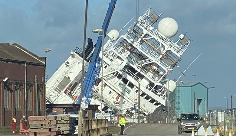 Εδιμβούργο: 25 τραυματίες από την πτώση του πλοίου σε πλατφόρμα επισκευών στο λιμάνι