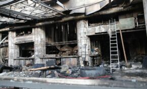 Νέα Σμύρνη: Τον ηθικό αυτουργό της καταστροφικής φωτιάς στο εστιατόριο ψάχνουν οι Αρχές – Το Τμήμα Δίωξης Εκβιαστών ανέλαβε την υπόθεση