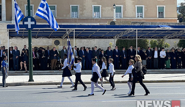 25η Μαρτίου: Ξεκίνησε η μαθηματική παρέλαση στο κέντρο της Αθήνας – Δείτε φωτογραφίες