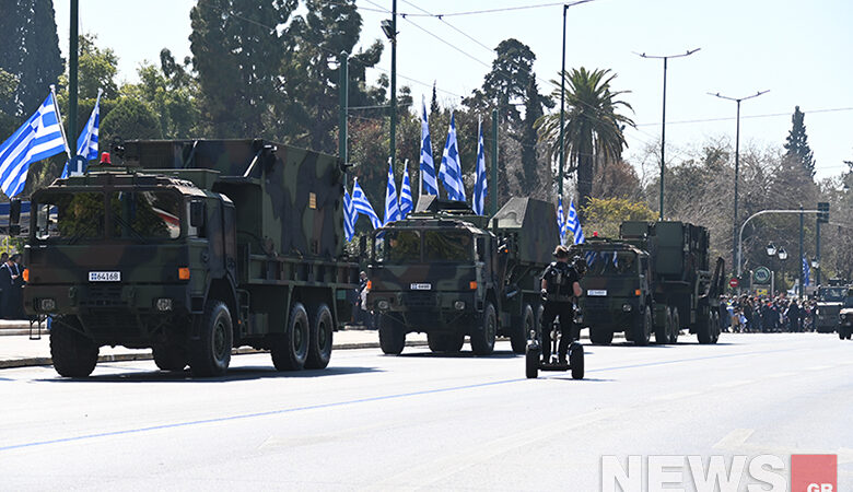 25η Μαρτίου: Με μεγαλοπρέπεια η εντυπωσιακή στρατιωτική παρέλαση στην Αθήνα – Δείτε φωτογραφίες