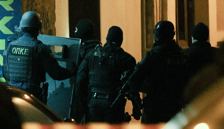 Δέκα συλλήψεις από την Αντιτρομοκρατική – Εξιχνιάστηκαν πέντε επιθέσεις