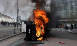 Παρίσι: Νέες συγκρούσεις στην πορεία διαδηλωτών κατά της συνταξιοδοτικής μεταρρύθμισης
