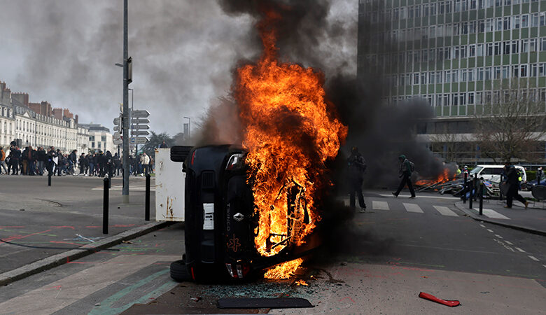 Παρίσι: Νέες συγκρούσεις στην πορεία διαδηλωτών κατά της συνταξιοδοτικής μεταρρύθμισης