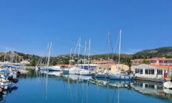 Σάμος: Πτώμα άνδρα βρέθηκε σε αγκυροβολημένο ιστιοφόρο στο Πυθαγόρειο