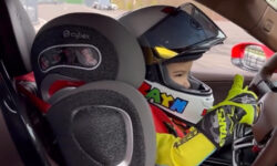Παιδί – «θαύμα» οδηγεί Ferrari 1.000 ίππων και γίνεται viral – Δείτε βίντεο