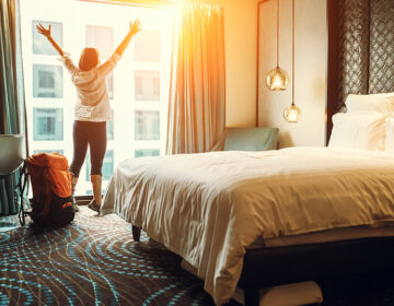 Αν νομίζεις ότι τα δωμάτια των ξενοδοχείων είναι… πεντακάθαρα, ξανασκέψου το: Δε θα πιστέψεις πού υπάρχουν τα περισσότερα μικρόβια