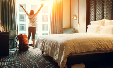 Αν νομίζεις ότι τα δωμάτια των ξενοδοχείων είναι… πεντακάθαρα, ξανασκέψου το: Δε θα πιστέψεις πού υπάρχουν τα περισσότερα μικρόβια