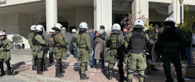 Νέα συγκέντρωση κατά των πλειστηριασμών στο κέντρο της Αθήνας – Δείτε εικόνες