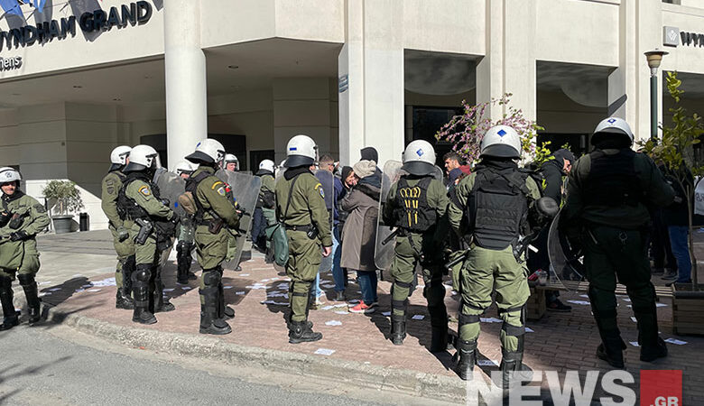 Νέα συγκέντρωση κατά των πλειστηριασμών στο κέντρο της Αθήνας – Δείτε εικόνες