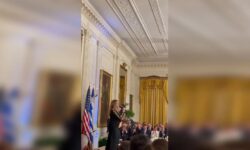 Ρίτα Γουίλσον στην εκδήλωση για την Ημέρα Ελληνικής Ανεξαρτησίας: Τραγούδησε Σταμάτη Κόκοτα στον Λευκό Οίκο – Δείτε βίντεο