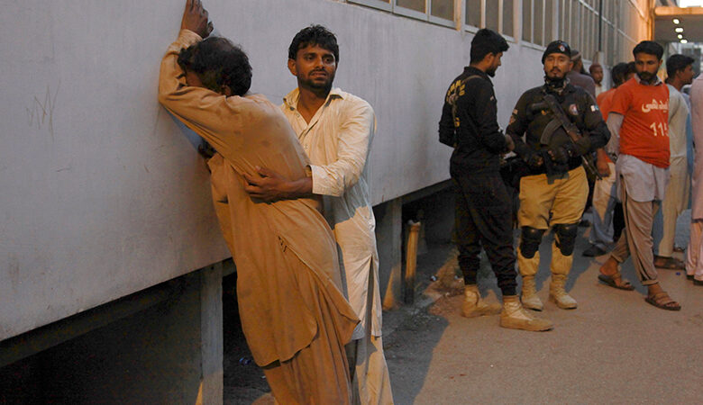 Πακιστάν: Έντεκα άνθρωποι ποδοπατήθηκαν και σκοτώθηκαν σε κέντρο διανομής τροφίμων στο Καράτσι