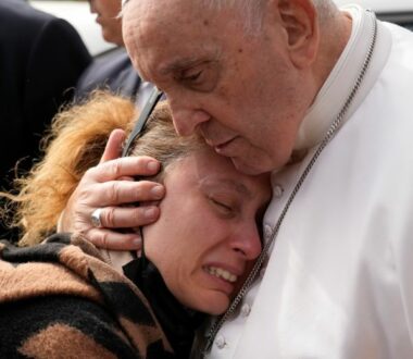Πάπας Φραγκίσκος: Πήρε εξιτήριο από το νοσοκομείο – «Είμαι ακόμη ζωντανός»