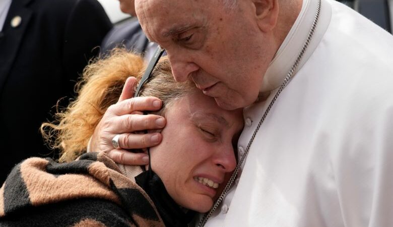 Πάπας Φραγκίσκος: Πήρε εξιτήριο από το νοσοκομείο – «Είμαι ακόμη ζωντανός»