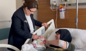 Τουρκία: Μητέρα επανενώθηκε με το μωρό της σχεδόν δύο μήνες μετά τον σεισμό της 6ης Φεβρουαρίου