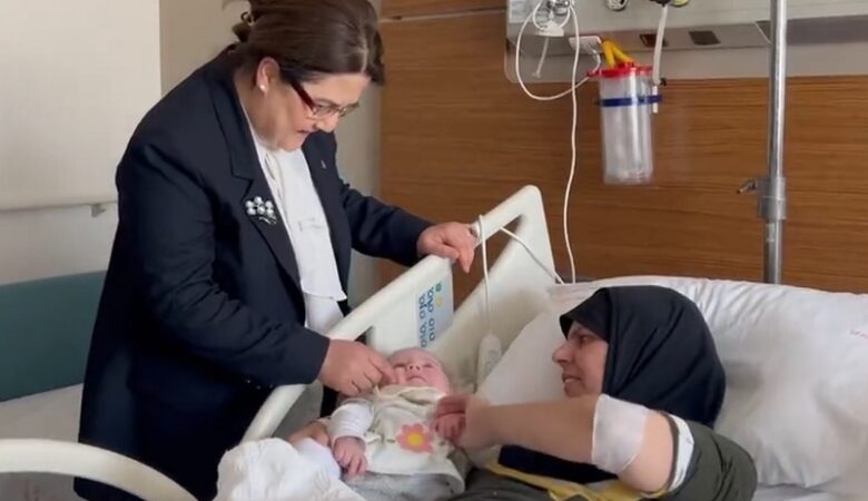 Τουρκία: Μητέρα επανενώθηκε με το μωρό της σχεδόν δύο μήνες μετά τον σεισμό της 6ης Φεβρουαρίου