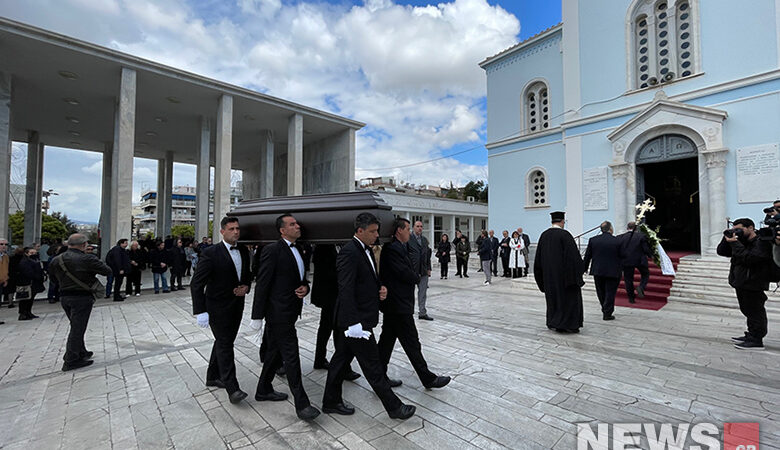 Το τελευταίο αντίο στη Ρένα Κουμιώτη – Δείτε φωτογραφίες