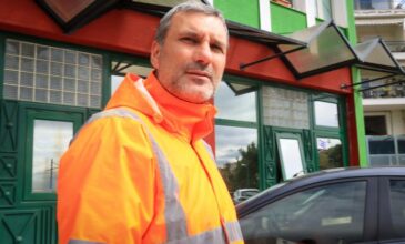 Θεσσαλονίκη: Εργαζόμενος στην καθαριότητα του δήμου Νεάπολης-Συκεών παρέδωσε πορτοφόλι με 1.500 ευρώ